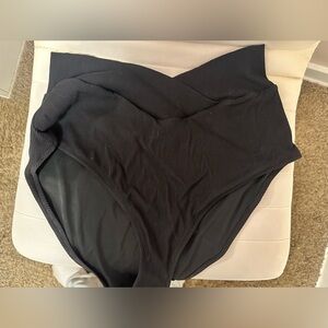 Aerie High-Waisted Black Bikini Bottom & Adjustable top woman’s size xl